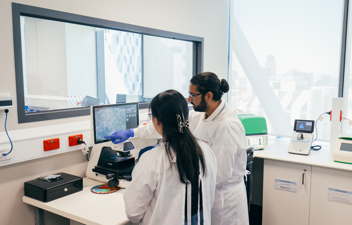 lab_photo_small.jpeg